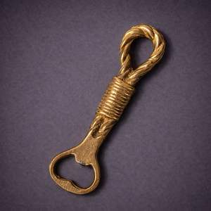 Ouvre-bouteille en fonte avec poignée en corde, design nautique vintage, prise en main solide, finition dorée durable, parfait pour la décoration intérieure et la décoration côtière - Product Image 1