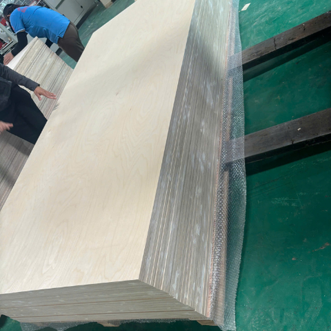 Vietnam Manufactory Eco-friendly Natural Birch Veneer Plywood Sheet 9-12-15-18-21mm Thickness Rubber Core Commercial Furniture