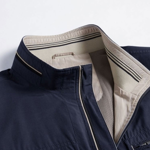 Chaqueta Cortavientos para Hombre de Nuevo Diseño en Venta Directa, Chaqueta Cortavientos para Hombre en Color Sólido a Bajo Precio - Product Image 3