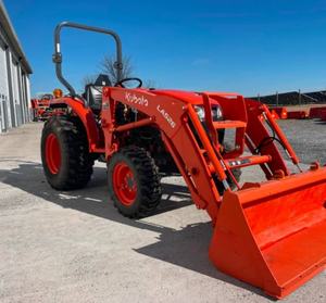 รถแทรกเตอร์ล้อยาง KUBOTA M62 ขับเคลื่อน 4 ล้อ พร้อมที่ตักด้านหน้าและหลัง  สภาพใหม่ เครื่องยนต์ 70/90/100 แรงม้า เกียร์ มอเตอร์ ระบบขับเคลื่อน 4x4 - Product Image 2