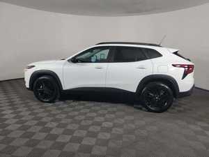 CLEAN USED 2024 Trax Activ FWD Conduite à gauche ACC Intérieur cuir foncé Pneus R19 - Product Image 2