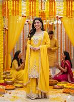 Elegante Completo Sharara Giallo Senape con Intricati Ricami a Specchio e Filo