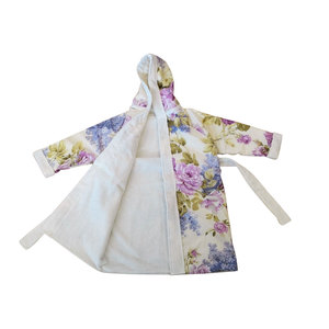 Bademantel mit Glyzinien-Rosen-Print – wiederverwendbar - Product Image 3