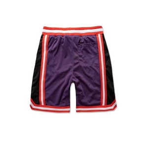 Pantalones cortos de baloncesto de poliéster 100% personalizados transpirables con bolsillos laterales y cordones Últimos diseños para clubes - Product Image 2