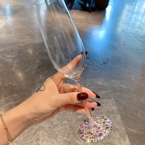 La transparence des verres à vin en verre avec de magnifiques strass aide les amateurs de vin à évaluer instantanément la clarté et la qualité. - Product Image 5