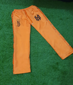 Logo personnalisé OEM Pantalon de survêtement évasé décontracté pour homme avec fermeture éclair sur le côté en polyester coupe-vent léger en nylon et polaire imperméable - Product Image 6