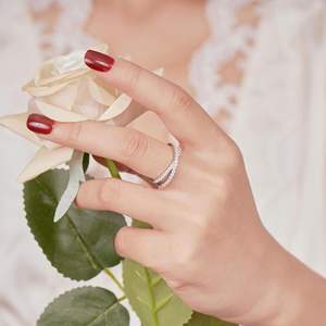 Moissanite Wedding Band, Criss Cross Ring Alianzas de boda para mujeres Sterling Silver Eternity Band Anillos para mujeres apilables - Product Image 5