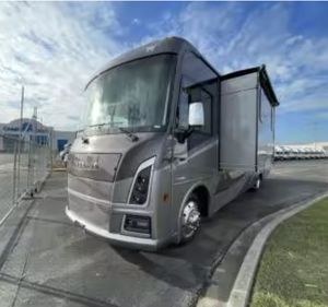 AUTOPARK 2020 2021 2022 2023 2024 UTILISÉ 2024 Winnebago Classe a RV Sunstar 33K RV Camping Camping - Product Image 2