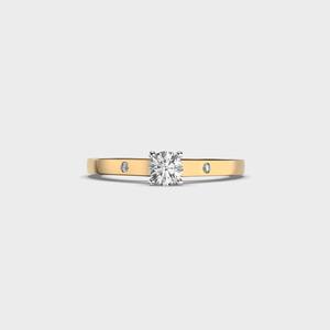 Regalo del Día de la Mujer, Anillo de Diamantes Cultivados en Laboratorio de Corte Clásico de 1.0 CTW, Elegante Anillo de Compromiso y Anillo de Boda de Tres Piedras, Chapado en Rodio - Product Image 1