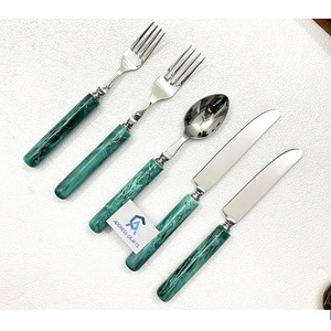 Ensemble de couverts de style américain avec poignée en résine fantaisie Vaisselle Vaisselle Vaisselle Maison Hôtel Fournitures Argenterie Miroir Couverts Polonais - Product Image 1