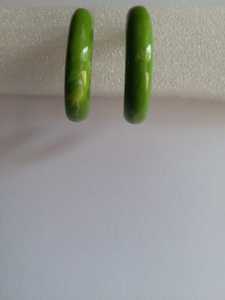 Pendientes de resina verde Chartreuse hechos a mano, diseño Premium de moda, aros perfectos delgados, estilo Vintage, pendientes de Ángel más vendidos - Product Image 3