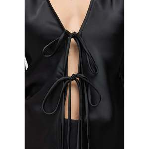 Camisa de Satén con Detalle de Encaje en la Parte Delantera - Product Image 4