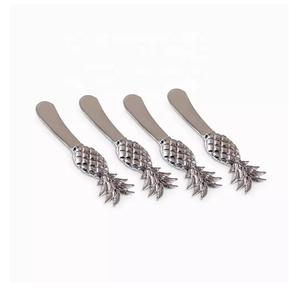 Juego de 4 quesos de metal de Venta caliente con mango acrílico nuevo juego de queso de metal para queso nuevo juego de cubiertos de metal en precio al por mayor - Product Image 2