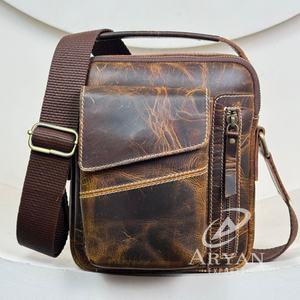 Bolsos de hombro tipo bandolera hechos a mano de cuero genuino desgastado para hombre de lujo con logotipo personalizado para exteriores - Product Image 1