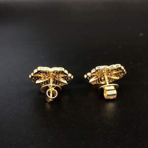 Pendientes florales de oro y diamantes hechos a mano, exquisita joyería lujosa para ocasiones especiales y elegancia diaria - Product Image 2