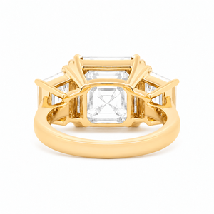 Bague à trois pierres en diamant de laboratoire taille Asscher certifié IGI de 5,00 carats F VVS2 avec pierres latérales trapézoïdales, bague de fiançailles classique - Product Image 3