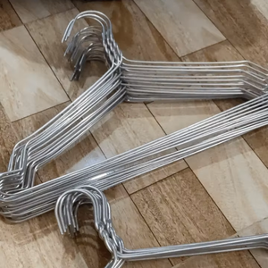 Wooup Cintres en métal de haute qualité pour un arrangement de vêtements soigné et beau - Product Image 1