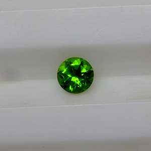 ทรงเหลี่ยมเพชรพลอยตัด 100% ธรรมชาติสีเขียว Chrome Diopside หินอัญมณีมีค่าสําหรับทําเครื่องประดับในราคาไม่แพง OEM จํานวนมาก - Product Image 3