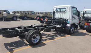 เบาะหนังแท้สีขาวสะอาดสำหรับ2023 hyunda-I ใช้กับห้องโดยสารแบบเดี่ยวเครื่องยนต์ดีเซลบลูทูธ - Product Image 2