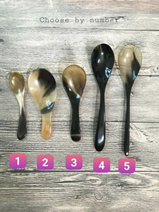 Cuchara de Cuerno de Búfalo Natural Hecha a Mano y Pulida, Perfecta para Servir Especias, Condimentos o como Decoración de Mesa, Alta Calidad - Product Image 4