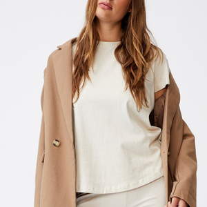 Camiseta Corta Personalizada con Costuras en Contraste, Camiseta con Logotipo Impreso Personalizado, Top Corto para Mujer, Camiseta para Bebé - Product Image 5