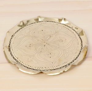 Offre Spéciale Plateau de service en laiton en métal de conception de qualité supérieure de meilleure qualité avec des motifs gravés Forme et taille personnalisées pour servir des aliments - Product Image 3