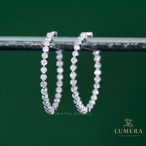 Pendiente de aro con diamante cultivado en laboratorio, engaste continuo de pavé con puntas compartidas, cierre de bisagra de oro macizo, para regalo - Product Image 4