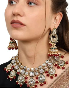 Ensemble de collier ras du cou traditionnel plaqué or, ethnique, avec cristaux et strass, boucles d'oreilles Jhumka, Maang Tikka, pour mariage, fiançailles, anniversaire - Product Image 3
