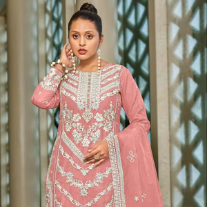 Diseñador Khalti Work bordado Organza Shalwar Kameez con fondo de seda Juego de 4 piezas para adultos en tallas XL y XXL - Product Image 1