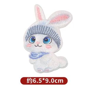 Figurines d'animaux en peluche Chat Lapin Chapeau rouge Bonnet bleu Écharpe Patchs brodés uniques Patchs brodés modernes Hommes ou femmes - Product Image 6