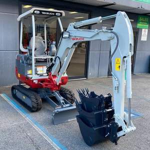 Excavatrice compacte sur chenilles Takeuchi TB320 2024, moteur diesel Yanmar 24,4 ch, 3 tonnes, fabrication japonaise, système de pompe hydraulique durable. - Product Image 4