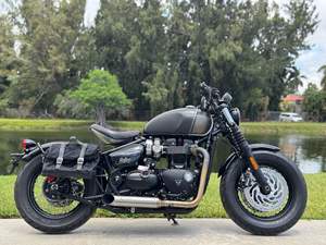 Triumph Bonneville Bobber Usada del 2023 - Product Image 1