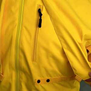 Chaqueta impermeable resistente con protección contra el viento, transpirable y segura para actividades al aire libre, senderismo, trekking y viajes en cualquier condición climática. - Product Image 3