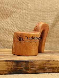 Taza de madera torneada a mano ancha perfecta para barware de comedor sostenible y opciones de regalos rústicos de Tradebyd - Product Image 2
