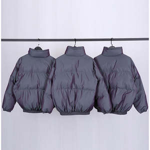 Chaquetas acolchadas reflectantes con cremallera de algodón y cuello levantado de diseño personalizado OEM para hombre, chaqueta de invierno ligera suave de invierno al por mayor - Product Image 6