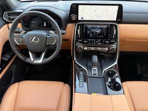 NUEVO LEXUS LX700 2025 BLANCO, MOTOR V6 TURBO DE 3.5L, 409HP/5200RPM, 6 CILINDROS, 7 PLAZAS, TRANSMISIÓN AUTOMÁTICA DE 10 VELOCIDADES - Product Image 3