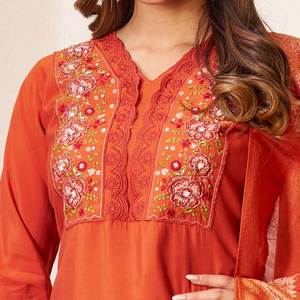 Ensemble Kurta Pantalon Brodé Orange pour Femmes avec Dupatta Vêtement Ethnique Traditionnel - Product Image 4