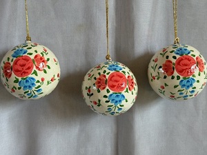 Ornements d'arbre de Noël Boules de papier mâché suspendues pour la décoration festive - Product Image 2