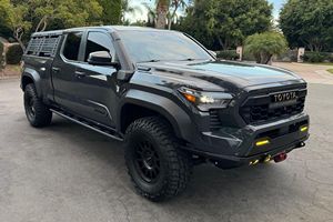 Toyota Tacoma Trailhunter 2024 Usada, Doble Cabina 4x4, 100% en Perfecto Estado, Sin Accidentes - Product Image 4