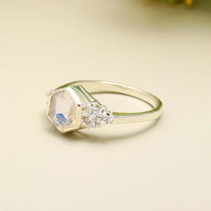 แหวนเงินสเตอริงสีรุ้งมูนสโตนแหวนพลอยพลอยสีรุ้งทรงหกเหลี่ยมแหวนเงินสเตอริง - Product Image 3