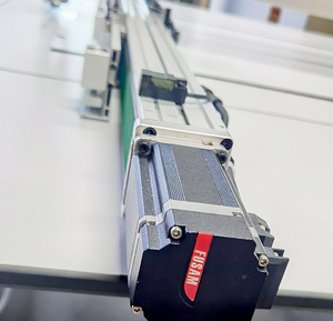 Machine à coudre industrielle à point droit à plat, moteur en métal et plastique, haute vitesse, prête à l'emploi - Product Image 3