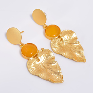 Belle boucle d'oreille en laiton plaqué or 14 carats pierres précieuses femmes mode pierres précieuses en laiton bijoux exportateur bijoux en laiton antique - Product Image 3