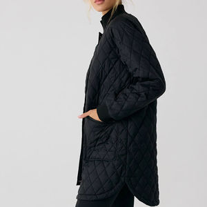 แจ็กเก็ตสายยาวลายควิลท์ประดับเพชรสำหรับผู้หญิงคอปกสูงและกระเป๋าแบบมีฝาปิดสำหรับใส่ลำลองมีโลโก้ออกแบบได้ตามต้องการ - Product Image 3