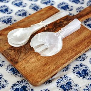 Juego de Servir Ensaladas Pequeño de Madera Natural con 2 Espátulas, Utensilios Hechos a Mano Sostenibles, Aptos para Congelador - Product Image 3