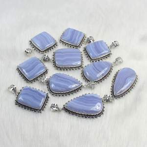 Colgante de piedras preciosas de ágata de encaje azul natural al por mayor, incrustaciones de ajuste de bisel de joyería para colecciones minoristas y de diseñador - Product Image 2