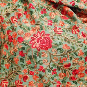 Chal de Terciopelo de Poliéster Sólido de Estilo Vintage con Bordado y Borlas, Transpirable y Elegante para el Invierno - Product Image 3