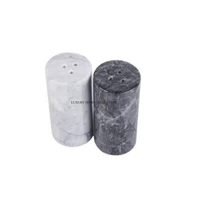 Élégant ensemble de salière et de poivrière en métal de luxe avec finition lisse et design ergonomique pour une expérience culinaire raffinée - Product Image 6