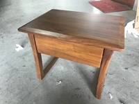 Élégante table de chevet en teck à 3 tiroirs |   Meubles de chambre à coucher durables et éco-responsables en bois indonésien certifié pour usage hôtelier |   Royal