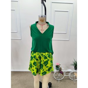 Ensemble deux pièces pour femmes Jane's : chemisier à bretelles et col en V couleur sable et short à motifs, tenue d'été décontractée pour adultes - Product Image 4