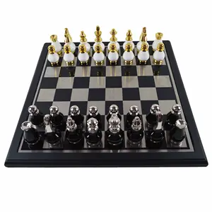 Vajilla Mind Game Royal Chess Set con acabado brillante Diseño de color y chapado Combo Decor Mind Game Juego de Ajedrez de madera